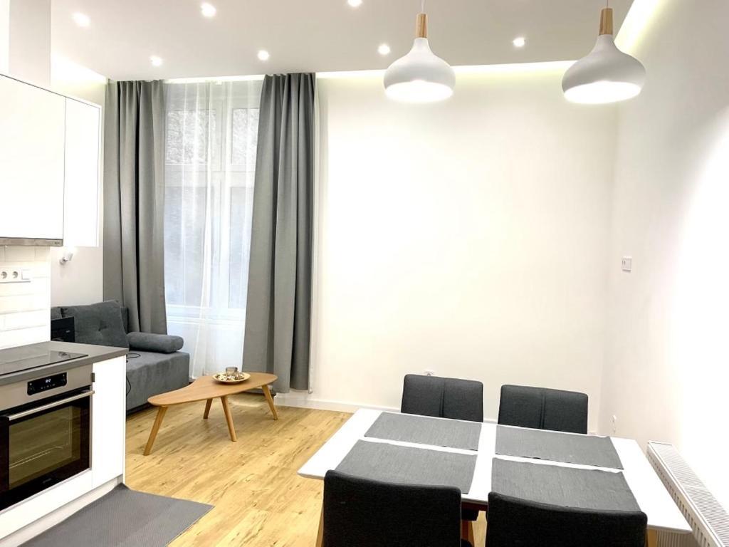 Colton Budapest Paulay Apartments Luaran gambar